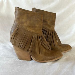 Very Volatile “Khloe” Boot